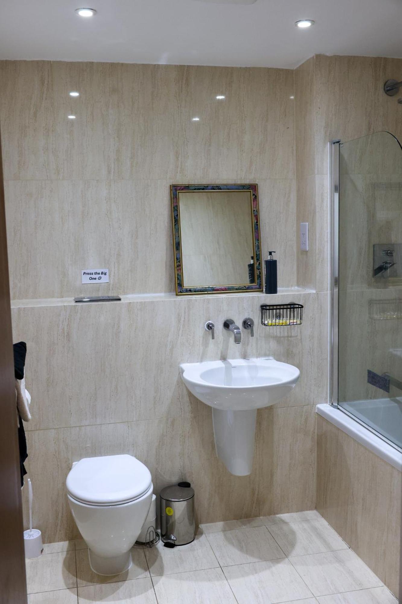Centrally Located 1Br Apt Near Edg Cricket, University Of Bham, Priory Hospital & Cannon Hill Park برمنغهام المظهر الخارجي الصورة