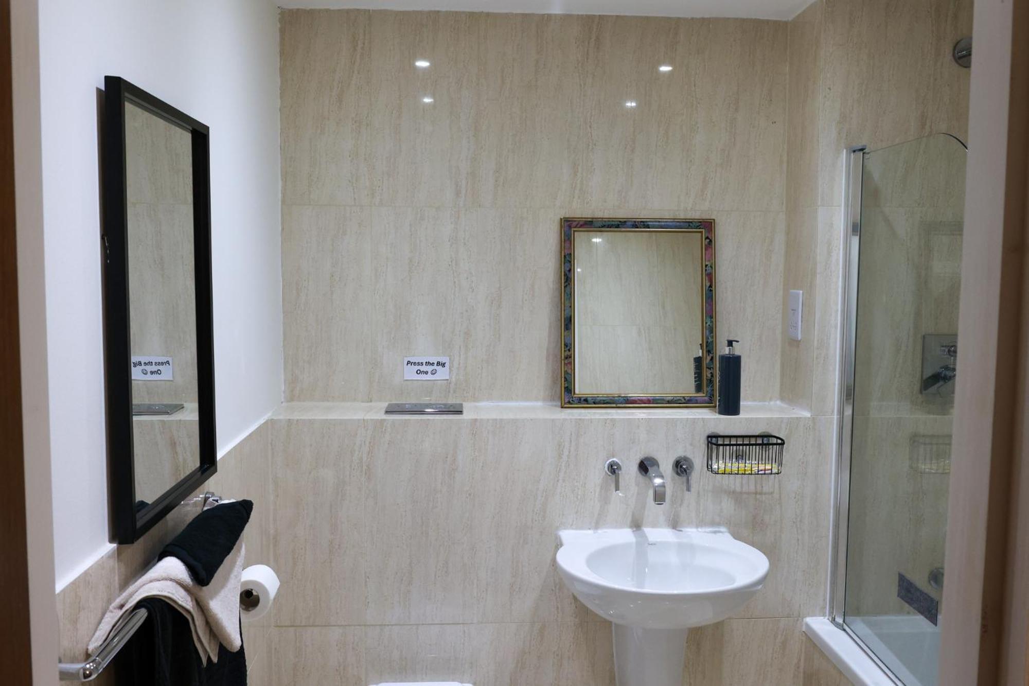 Centrally Located 1Br Apt Near Edg Cricket, University Of Bham, Priory Hospital & Cannon Hill Park برمنغهام المظهر الخارجي الصورة
